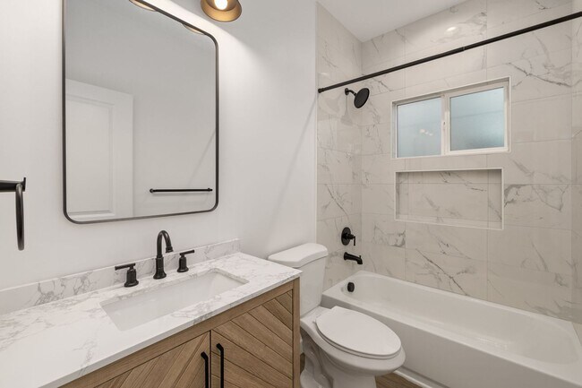 Foto del edificio - 6765 N Elman St