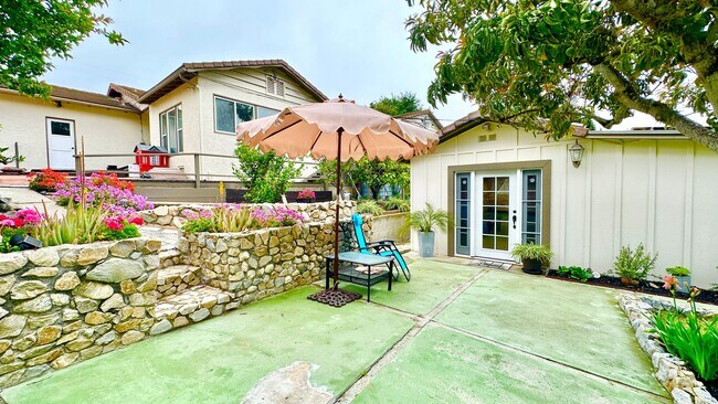 Building Photo - Spacious & Private Studio Layout Guest Hom...