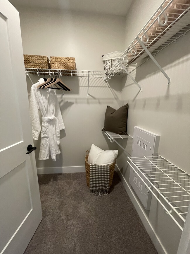 Vestidor BellaAge - BellaAge Hickory Active Adult 55+