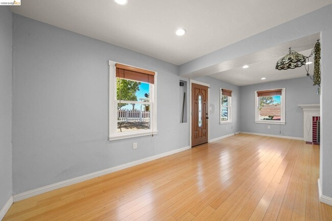 Foto del edificio - 7850 Crest Ave