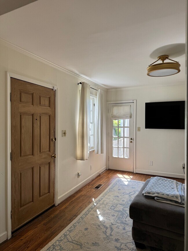 Foto del edificio - 2944 Primrose Cir
