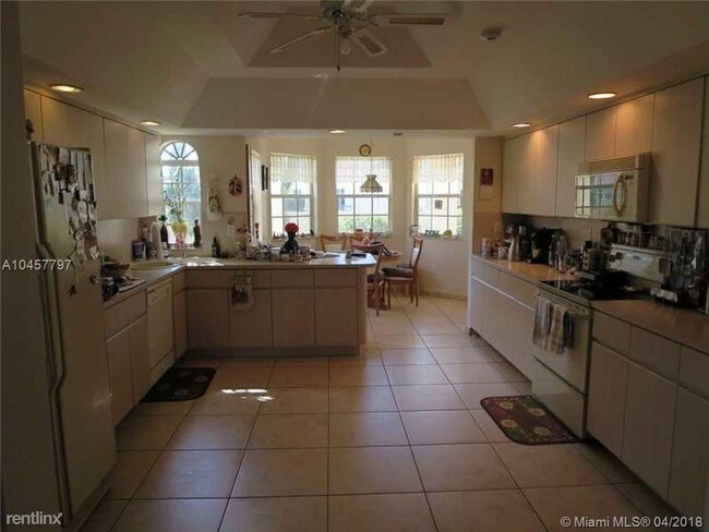Building Photo - 5 br, 4 bath House - 6420 SW 54th St # 5BED