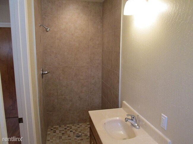 Foto del edificio - 2 br, 2 bath House - 806 Moraga Dr