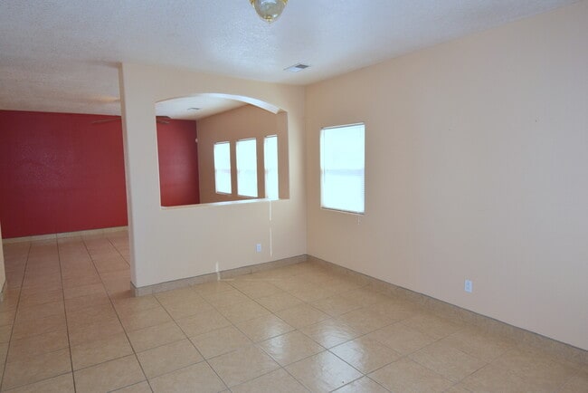 Building Photo - Great 2 Story, 4 bedroom Home.