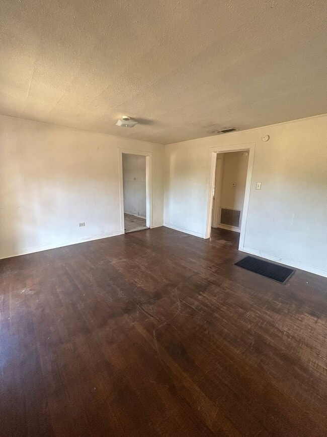 Building Photo - 612 Madison St