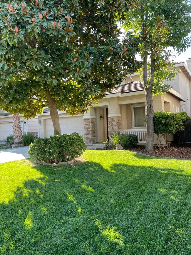 Building Photo - Fabulous Natomas 5 Bedroom Home