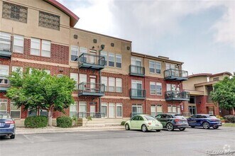 Building Photo - 10184 Park Meadows Dr