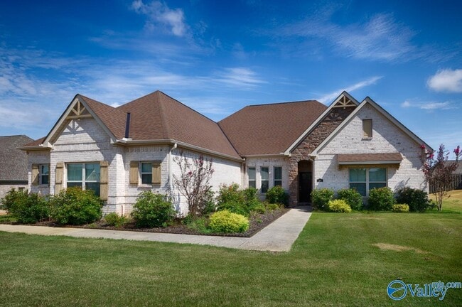 Building Photo - 216 SW Winterbranch Rd