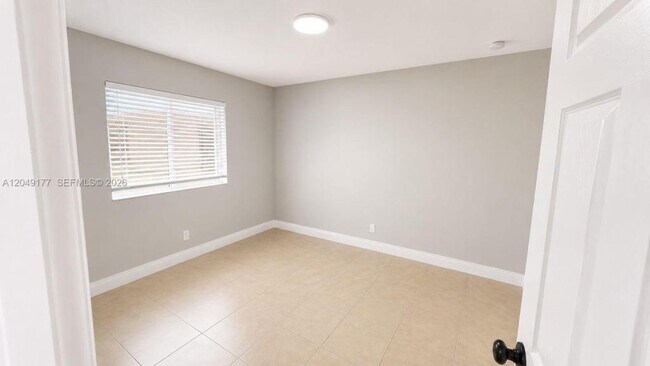 Foto del edificio - 2332 Roosevelt St
