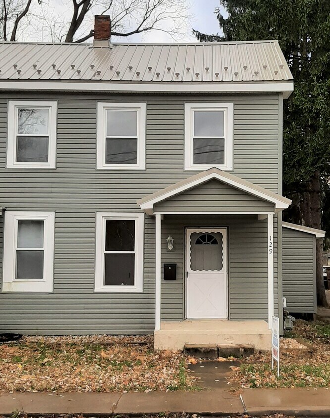 129 Bedford St, Hollidaysburg, PA 16648 Townhome Rentals in