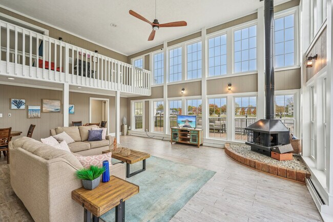 Foto del edificio - Pier 39 Apartments & Townhomes