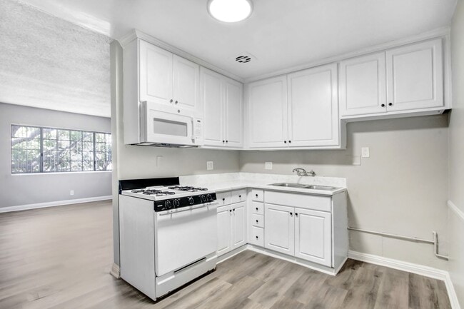 Building Photo - 1336 W. Stoneridge Ct.