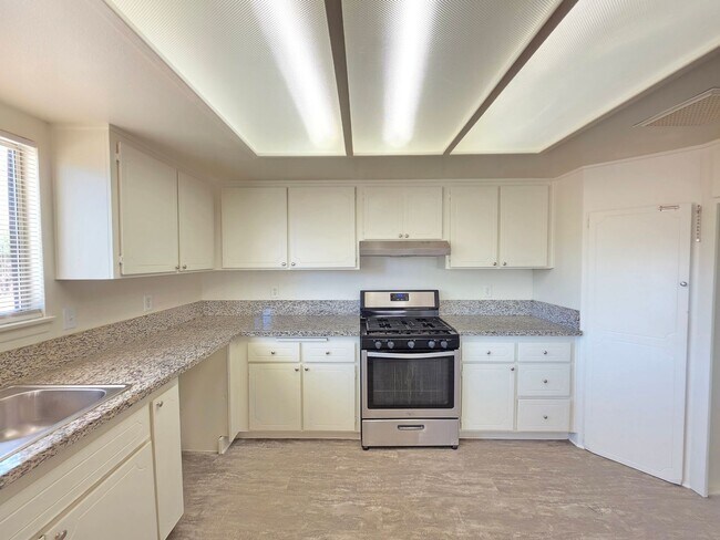 Foto del edificio - 20325 Airway Blvd