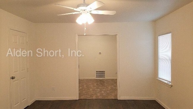 Building Photo - 1 bed, 1 bath duplex in Grand Prairie