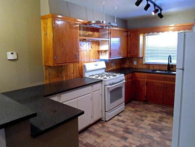 Photo - 208 S Doty St House