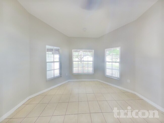 Foto del edificio - 4369 Montano Ave