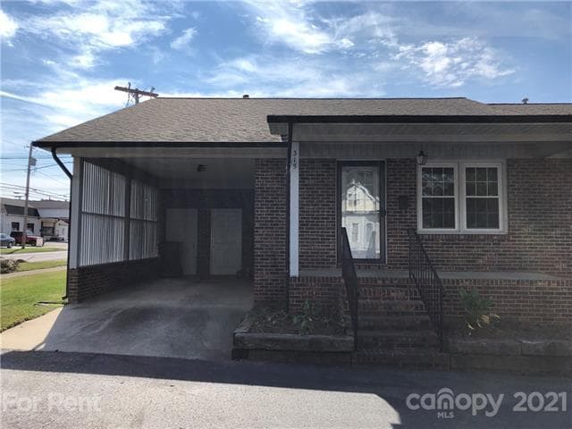 Building Photo - 315 N Aspen St