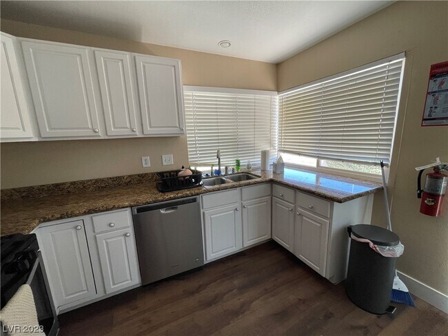 Building Photo - 5572 Latigo St