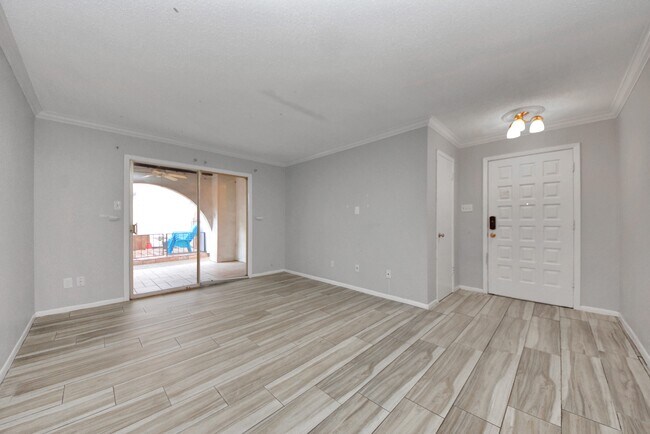 Foto del edificio - 2744 Briarhurst Dr