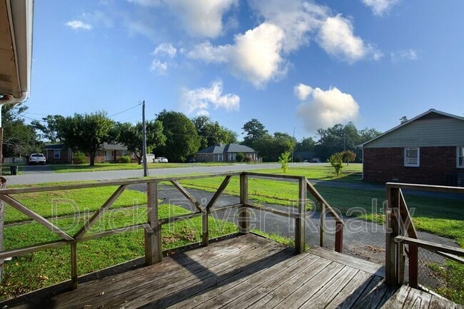 Building Photo - 203 Hunter Dr