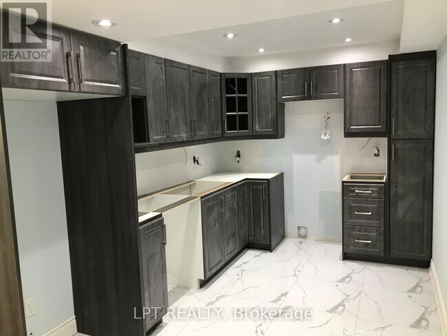 Photo du bâtiment - 90 Lloyd Sanderson Dr