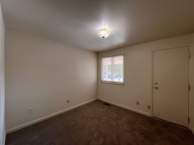 Foto del edificio - 3 bedroom 2 bath South Reno Home