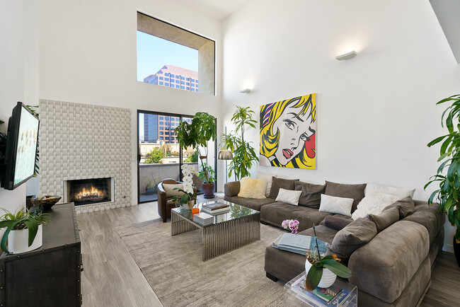 Building Photo - 1271 Granville Ave