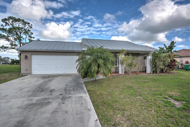 Building Photo - 2833 SW Pierson Rd