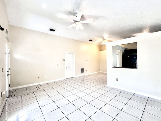 Building Photo - 9606 Chandon Dr