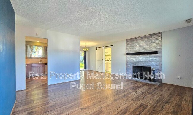 Building Photo - 6816 89th Pl NE