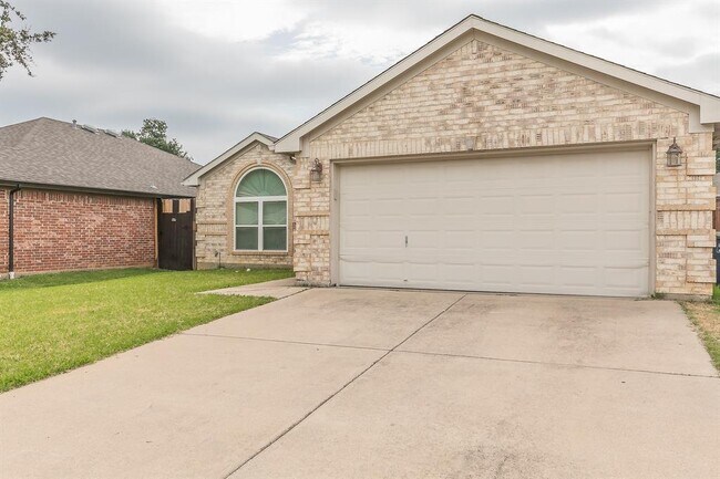 Building Photo - 1847 Woodchase Dr