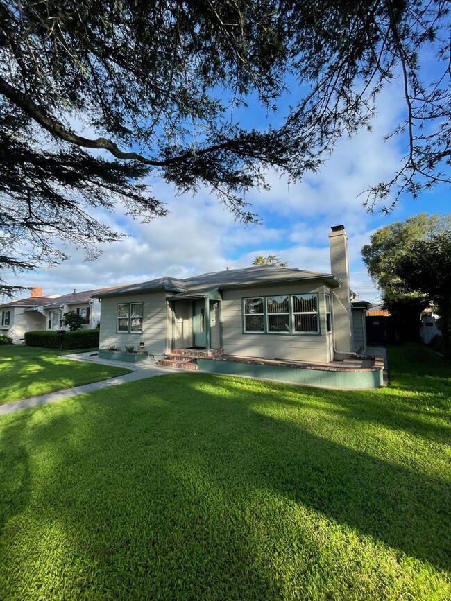 Building Photo - 2 Bedroom 1 Bath for rent in Oxnard