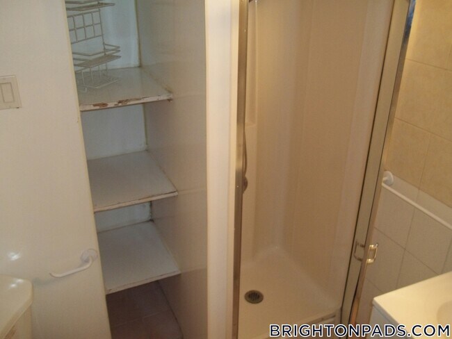 Foto del edificio - 191 Kenrick St