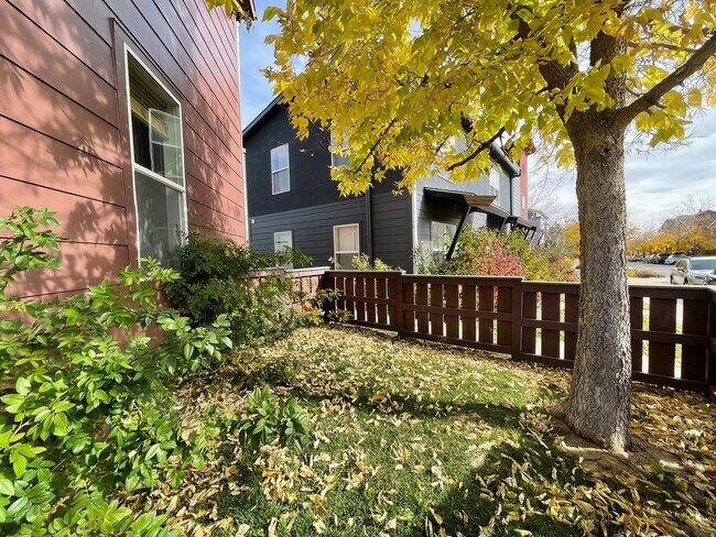 Building Photo - Adorable 2B/1B North Boulder Home
