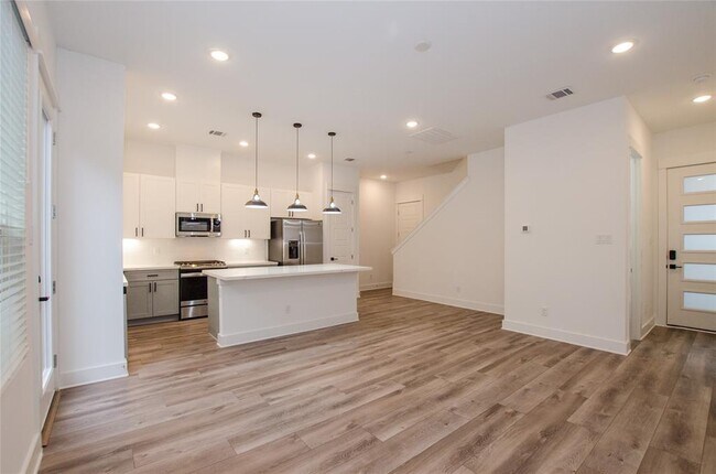 Building Photo - 2054 Johanna Dr