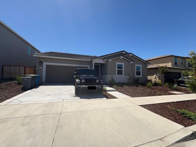 Foto del edificio - Gorgeous 4 Bedroom Home in Quiet Hollister...