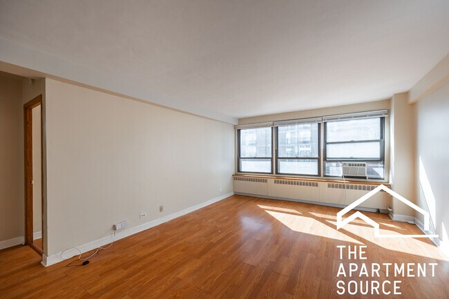 Foto del edificio - 4180 N Marine Dr
