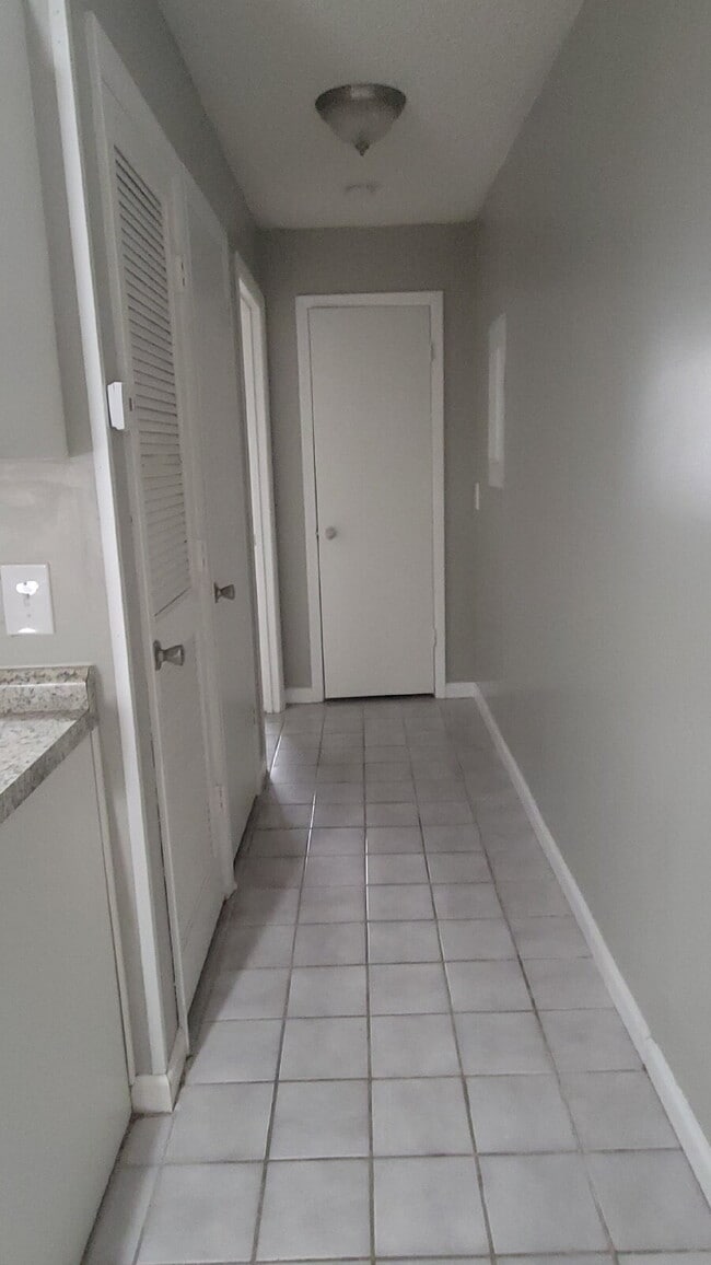 Building Photo - Section 8 accepted!!! 1 month free!!! "Cozy 1-Bedroom Retreat – Your Cozy Haven in Huntsville!"