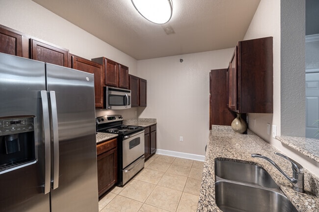 2 habitaciones, 2 baños - 1022 pies cuadrados - Cocina - The Pointe at Conway