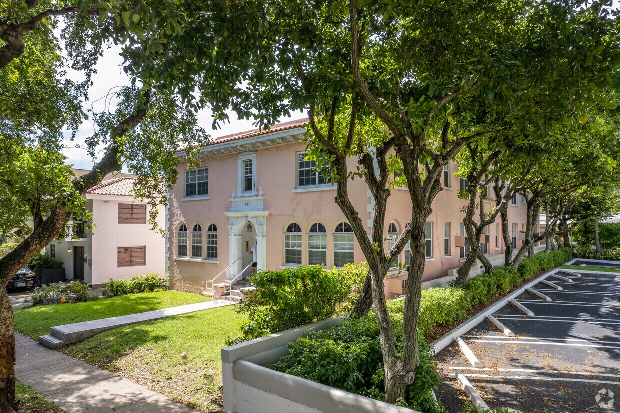 Foto principal - 215 Calabria Ave