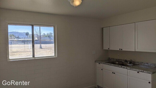 Building Photo - 2 br, 1 bath House - 6437 S 10th St #19