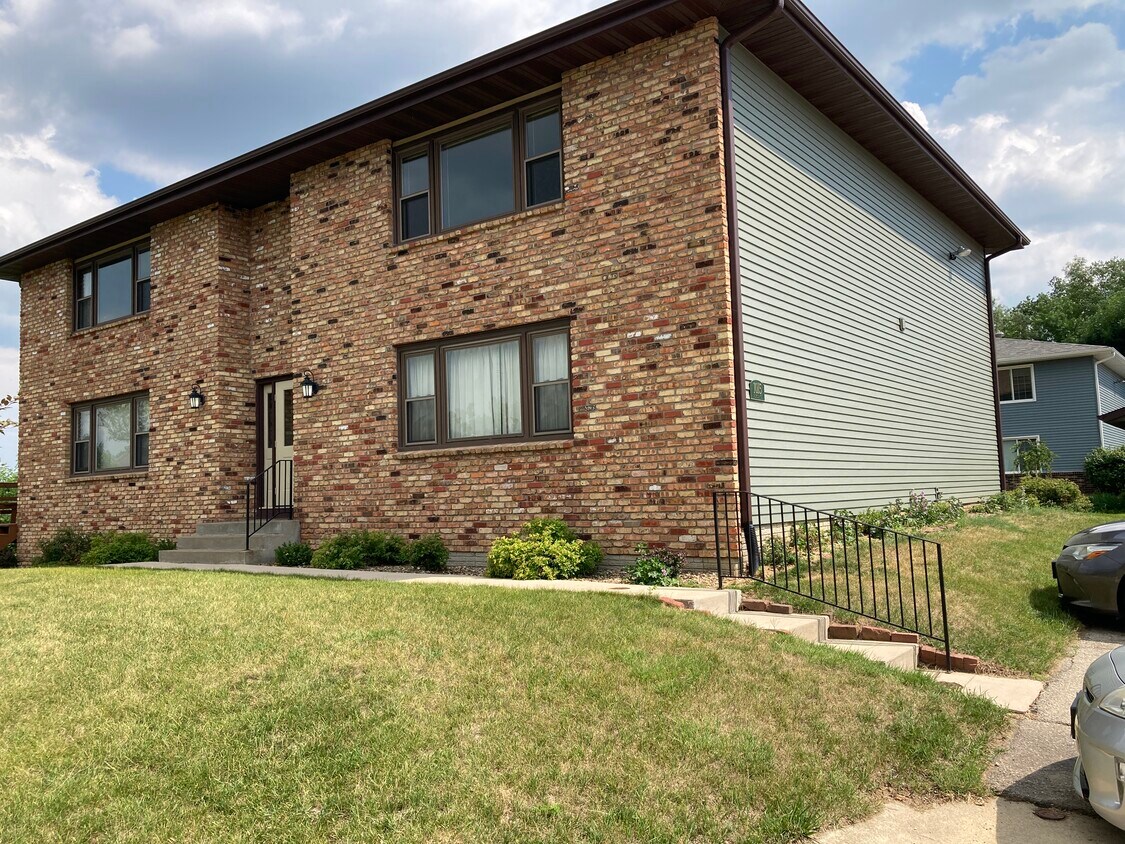 Building street view - 1015 Bridgit Ct SE