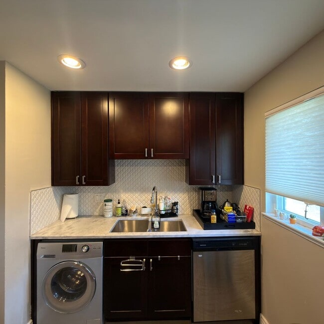 Building Photo - Fully Furnished Brick Duplex Near Northfield – Just Bring Your Clothes!