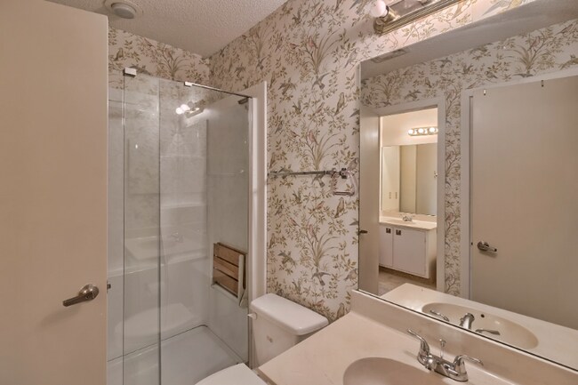 Building Photo - 11 Royalgate Dr