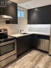 Building Photo - 10 Hopkins Crescent