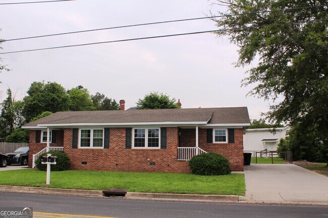 Building Photo - 5 S Zetterower Ave