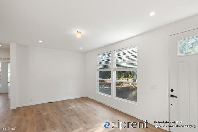 Foto del edificio - 3 br, 2 bath House - 1133 Lovell Ave, Camp...