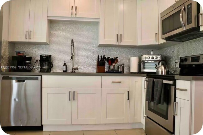 Foto del edificio - 601 NW 116th St