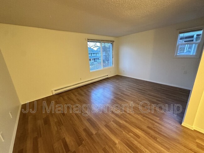 Building Photo - 1723 W 8th Ave