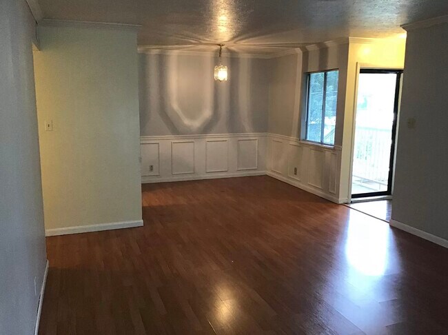 Building Photo - 1815 Gardiner Ln